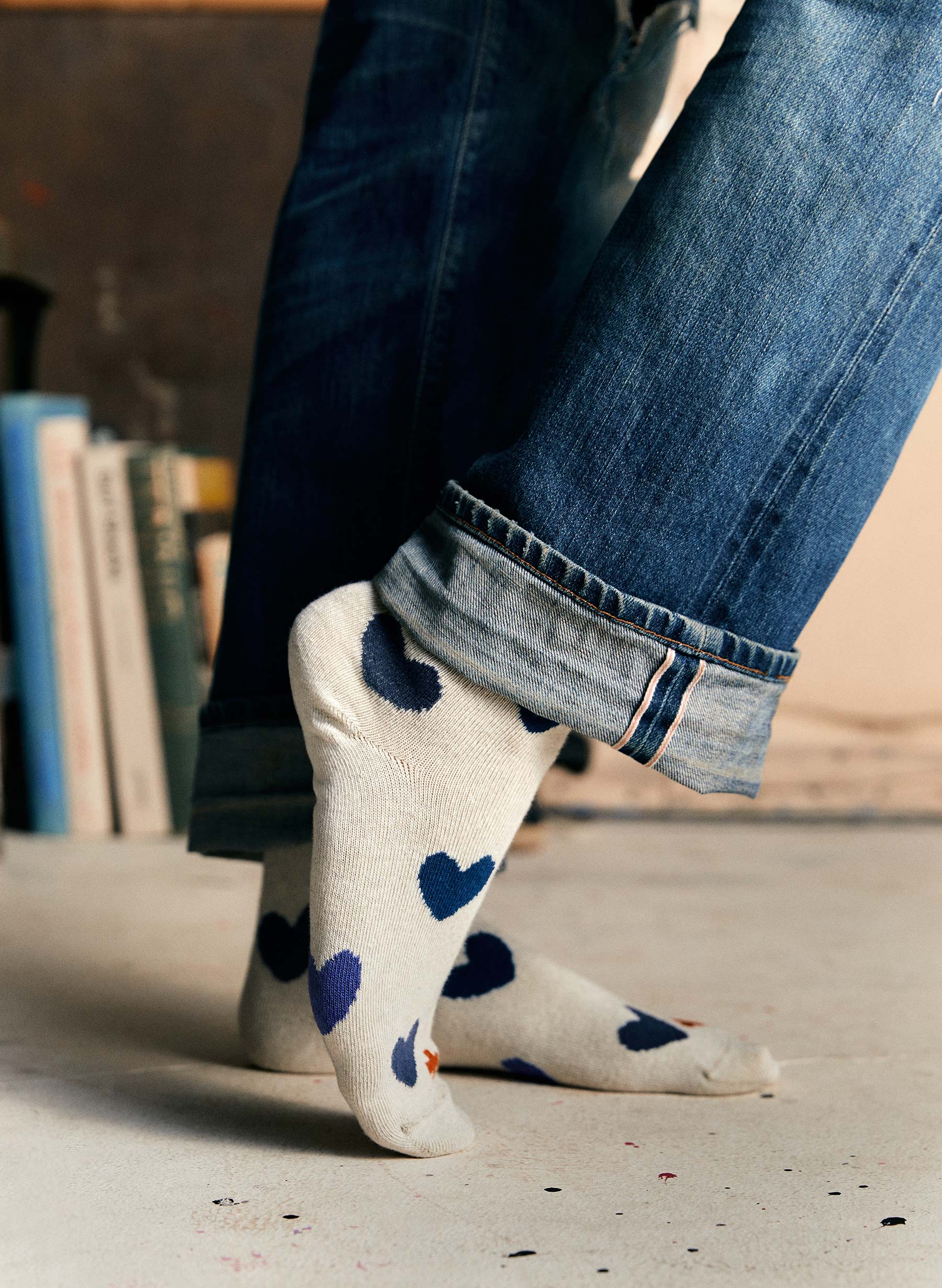 blue heart sock in natural - Image 6
