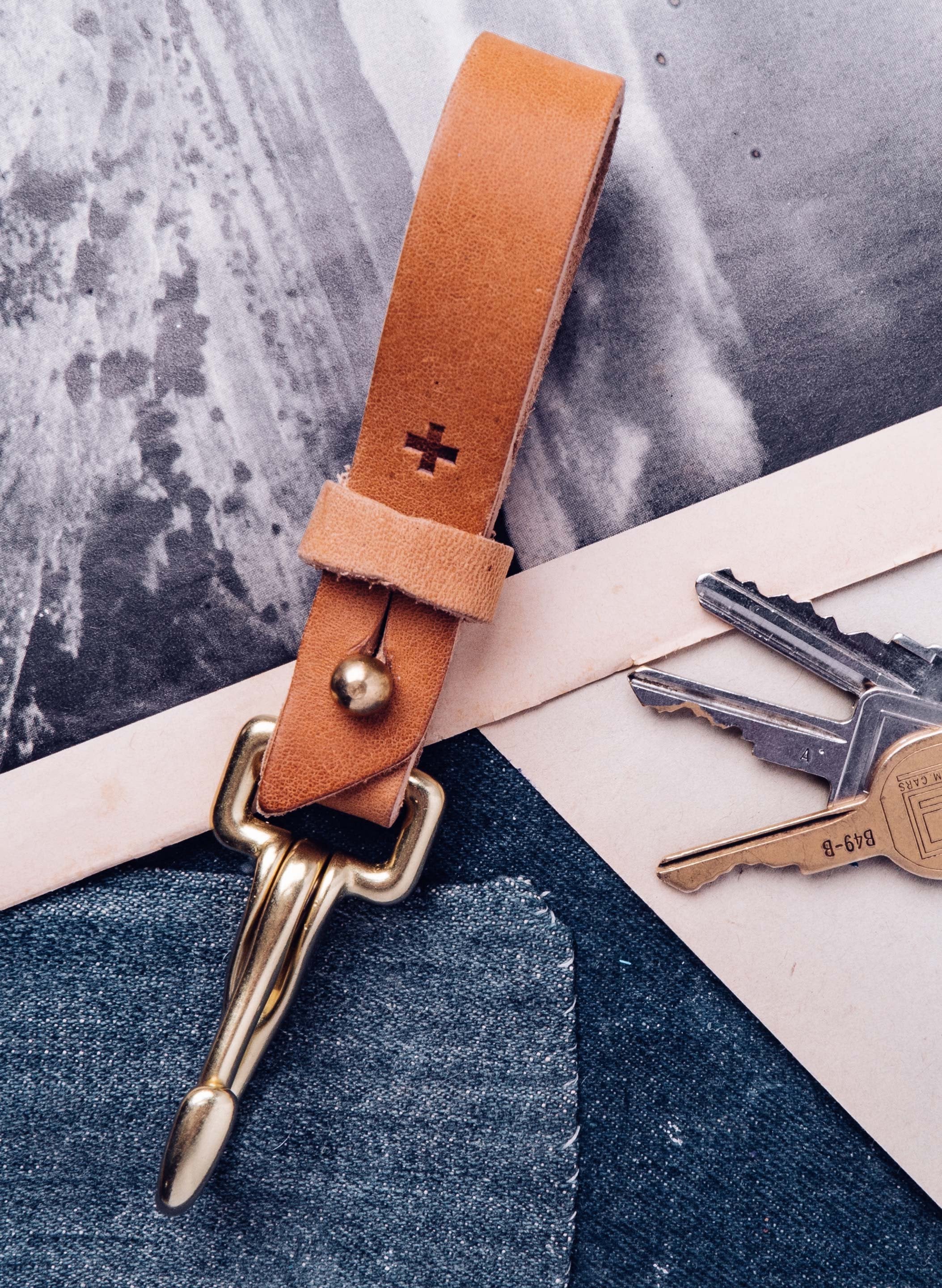 emil erwin x i+w keychain in natural - Image 2