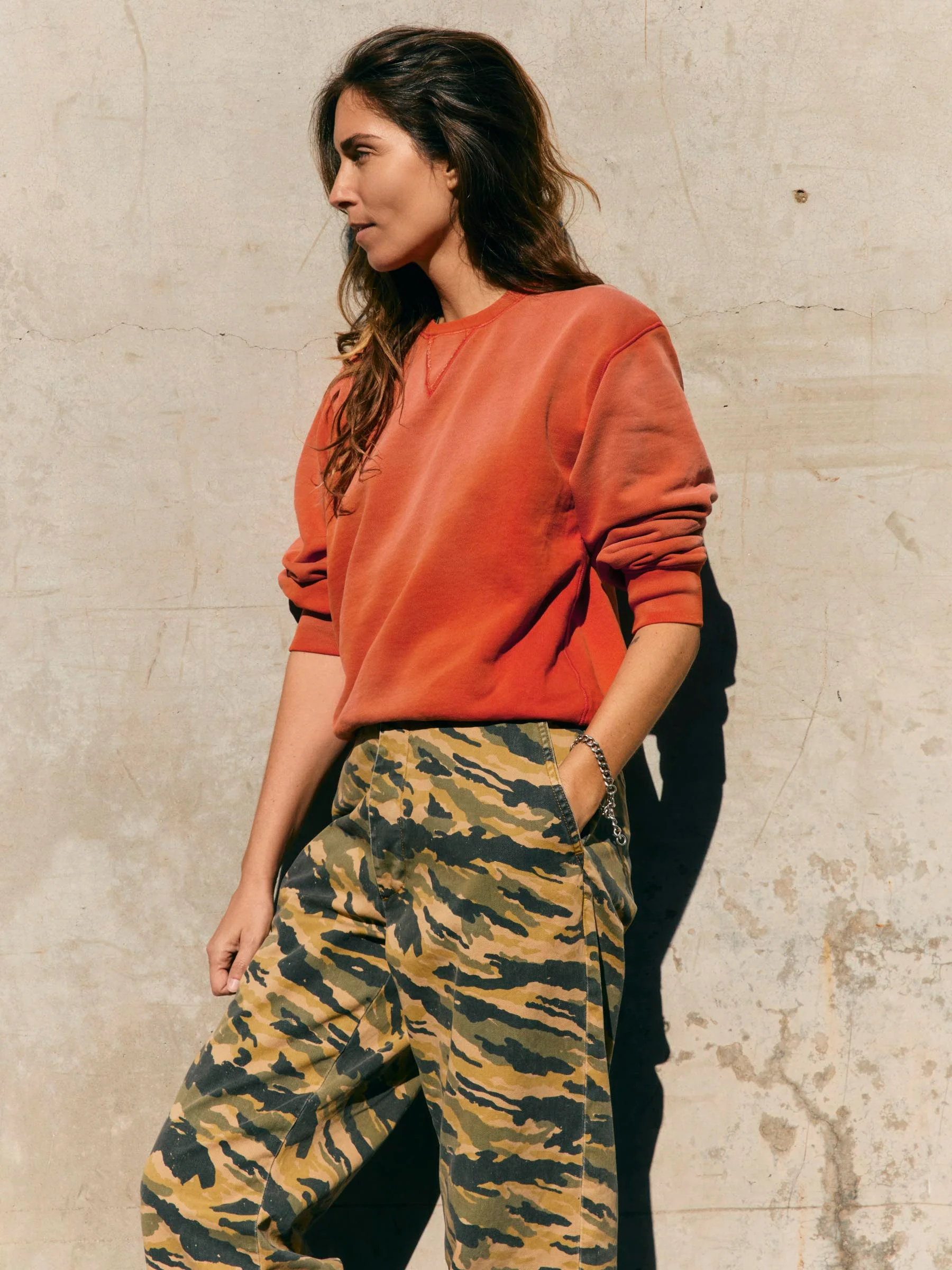 hilts sweatshirt sunfaded red - Image 4