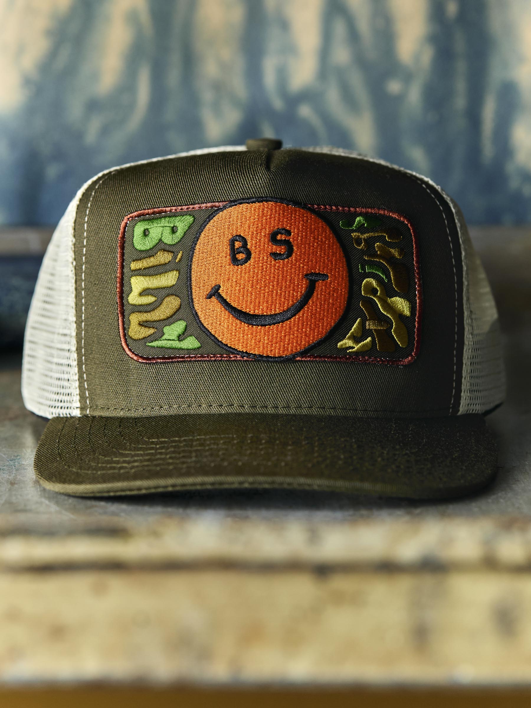 i+w x billy strings "smiley" trucker in olive