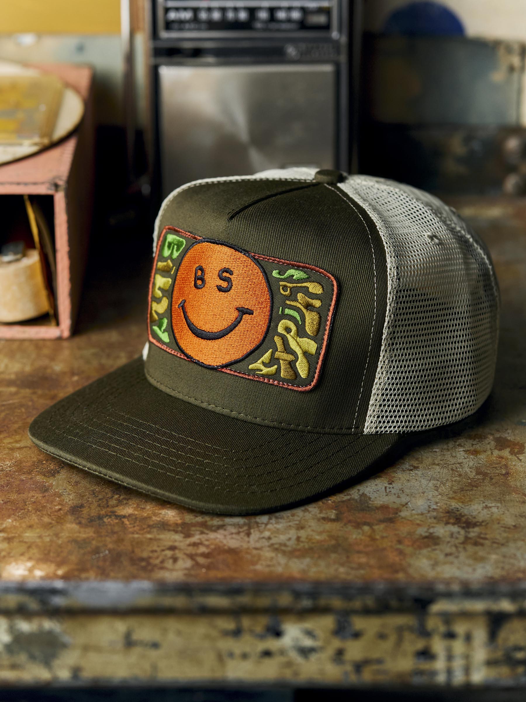 i+w x billy strings "smiley" trucker in olive - Image 4
