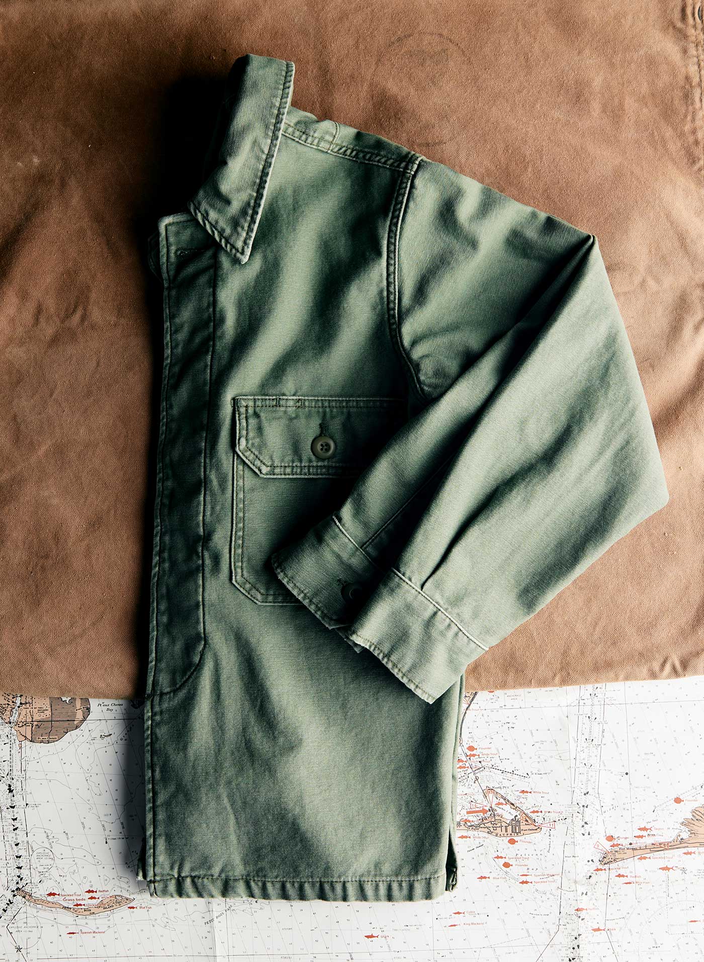 military shirt jacket in fatigue green - Image 9