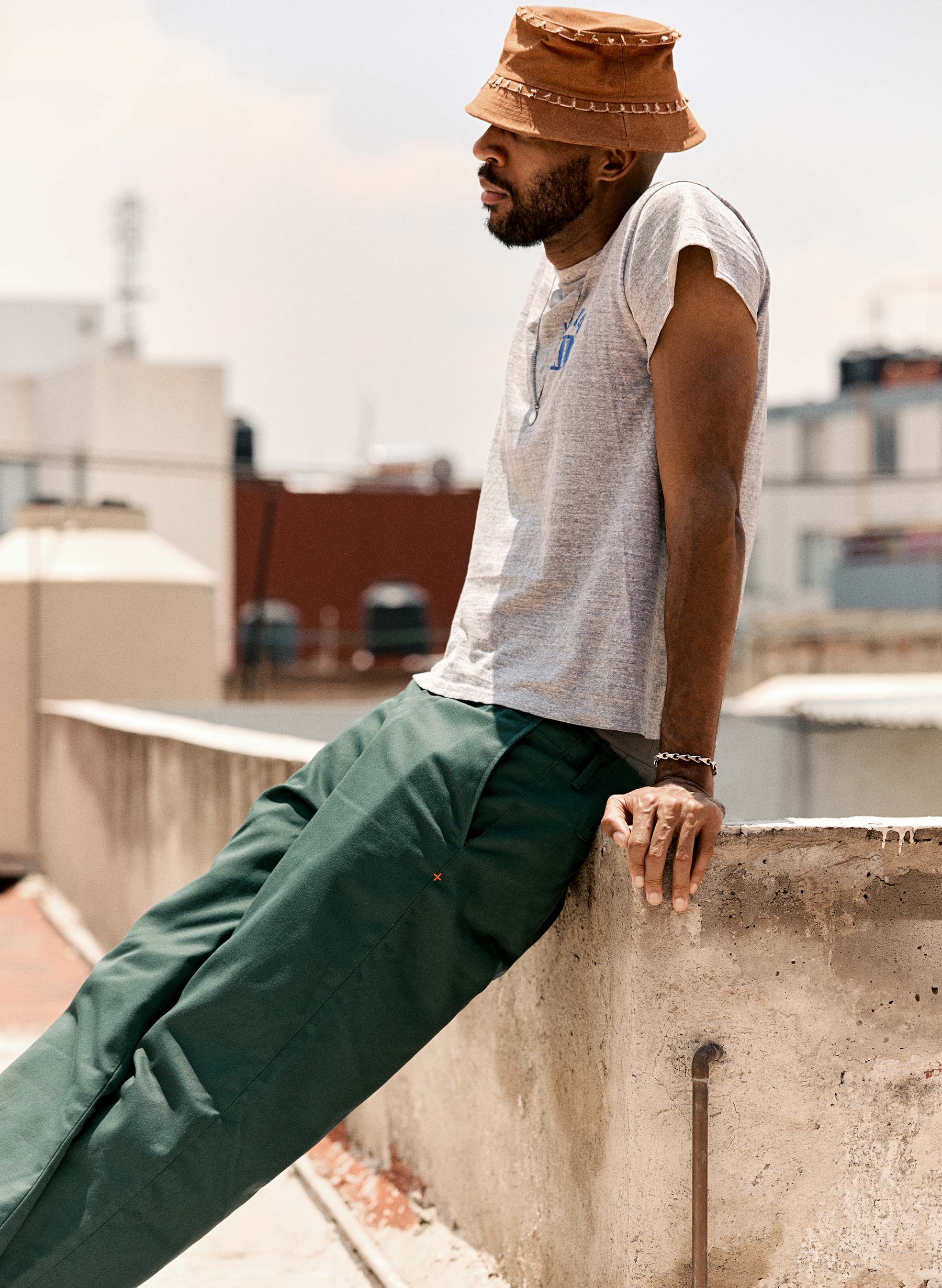 oceanside relaxed pant in spruce - Image 10
