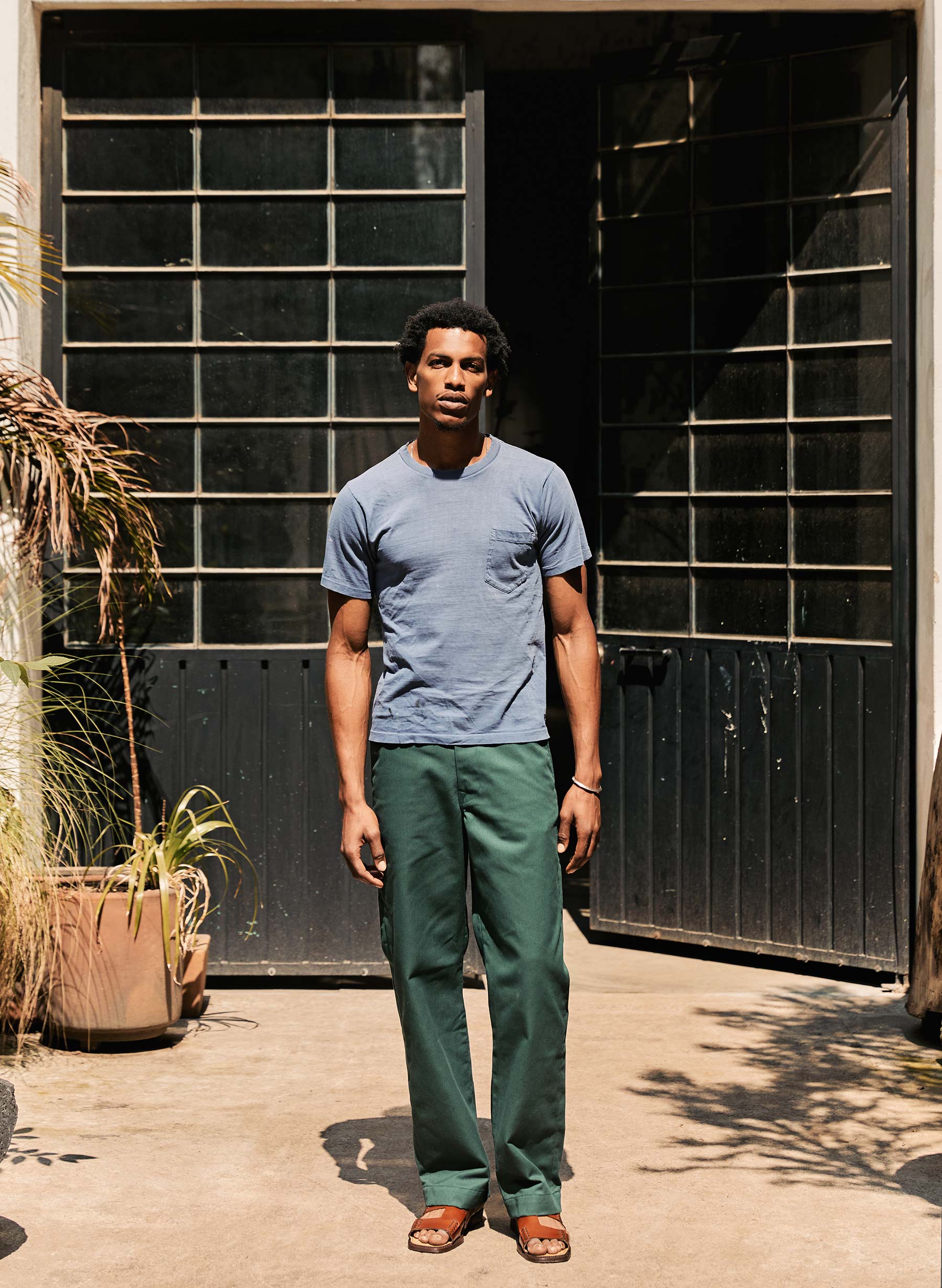 oceanside relaxed pant in spruce - Image 4