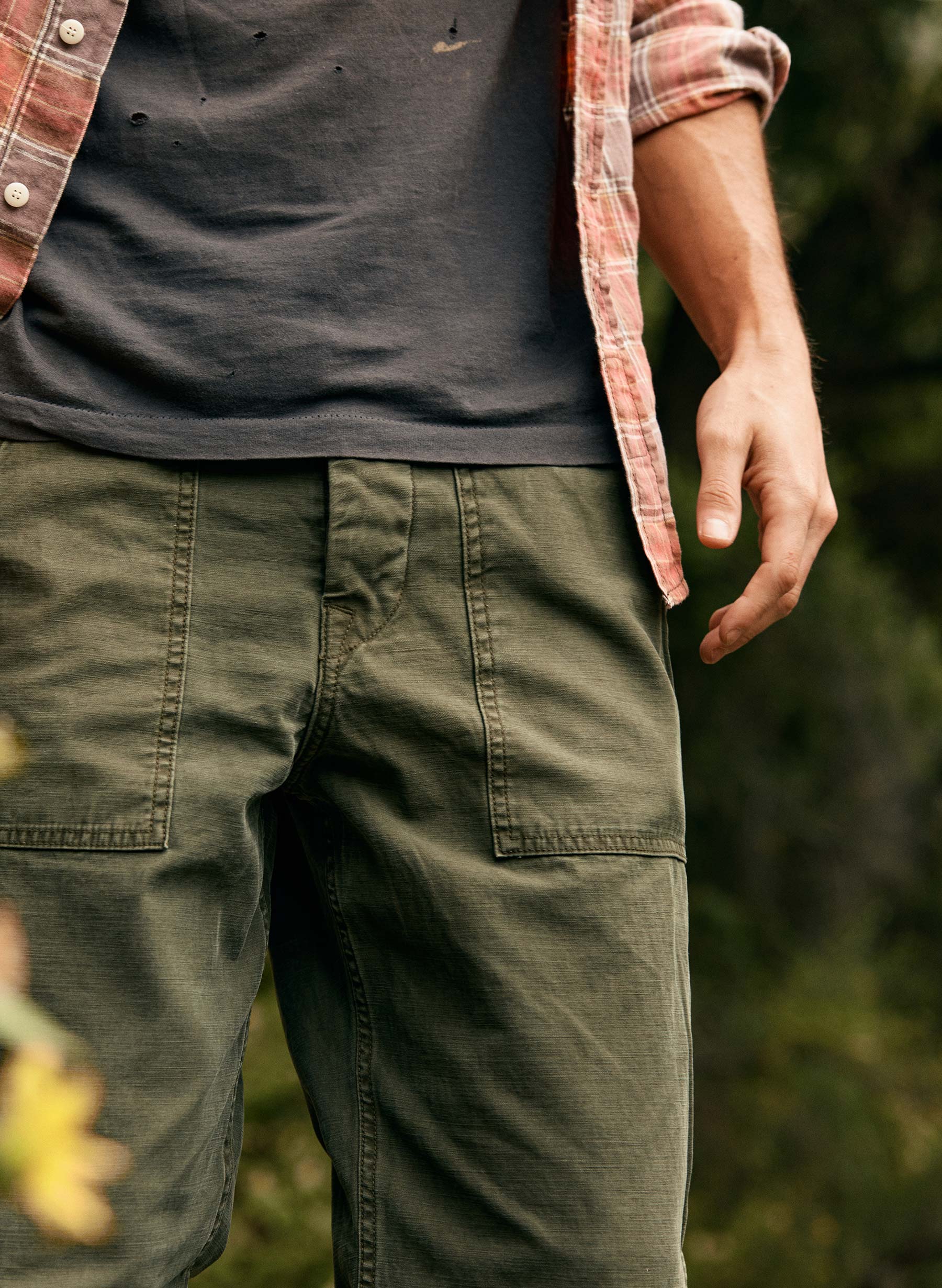 oliver military trouser in olive - Image 8
