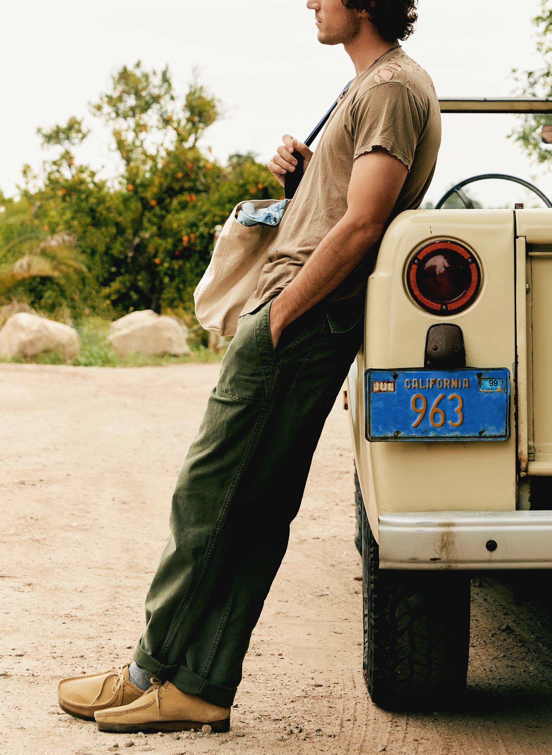 oliver military trouser in olive - Image 9