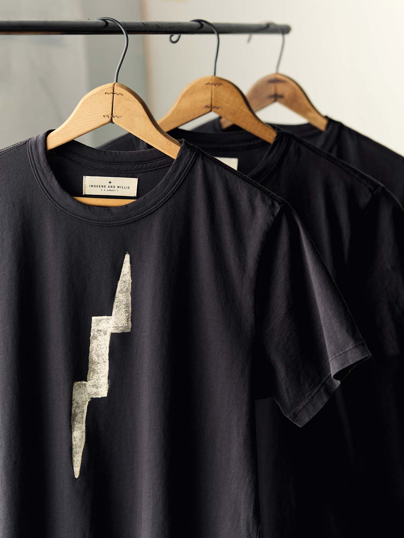 the "bolt" tee in black - Image 3
