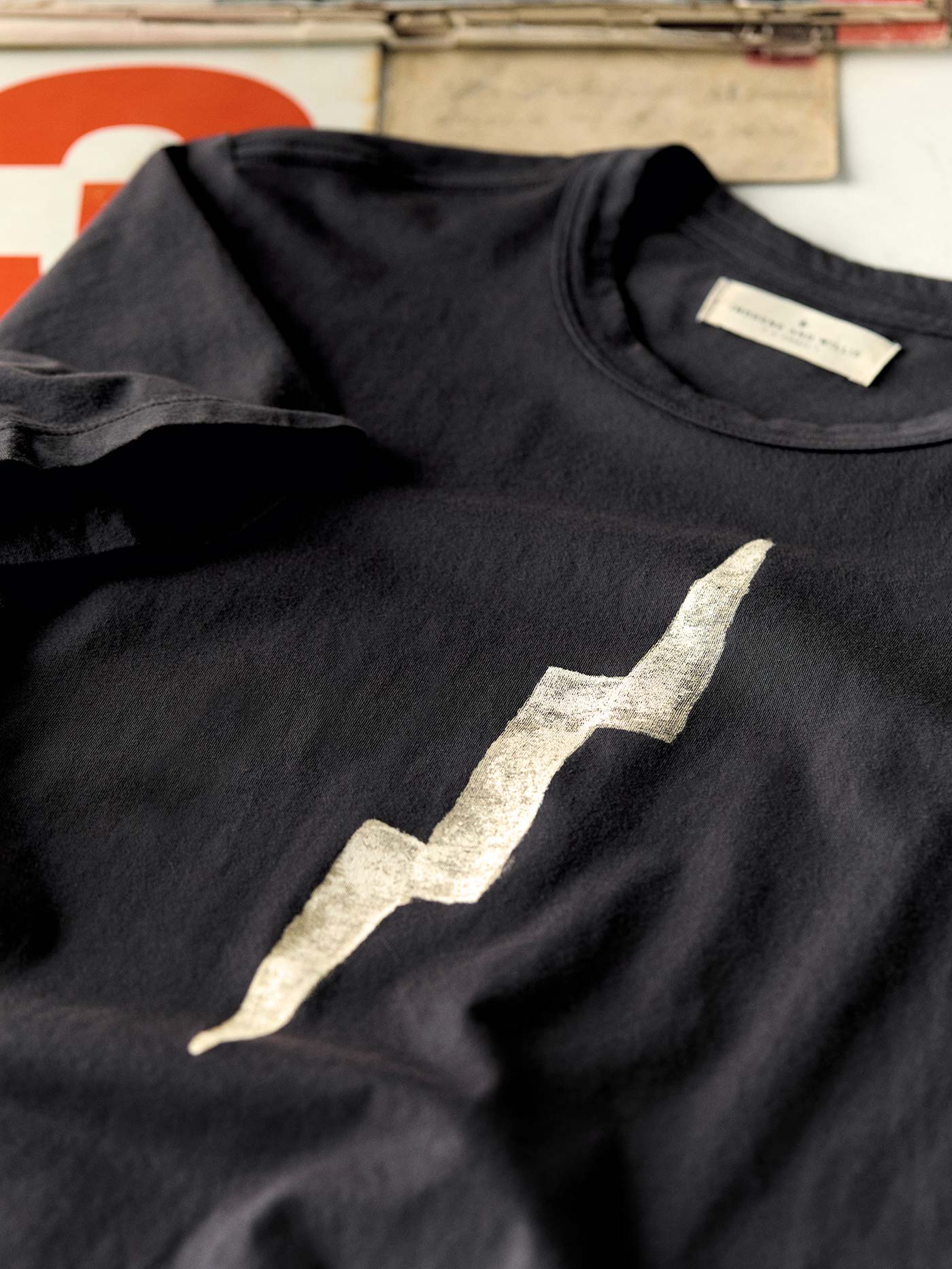 the "bolt" tee in black - Image 4