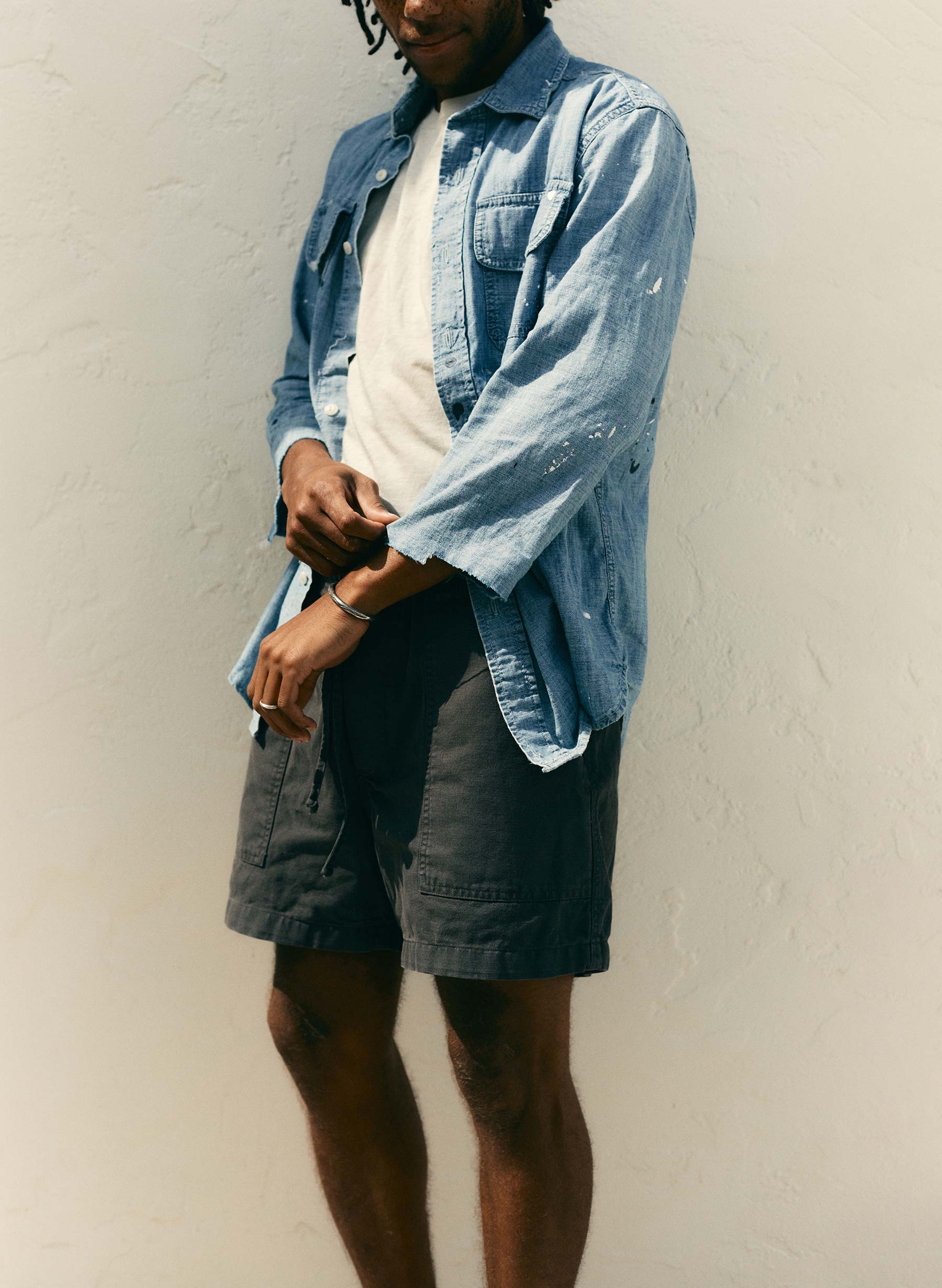 the canvas lounge short in faded black - Image 8