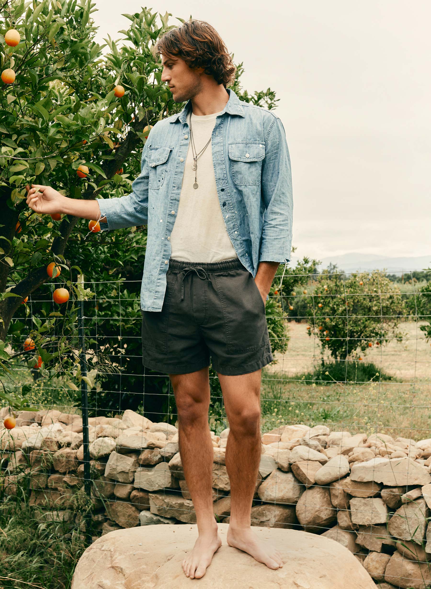 the canvas lounge short in faded black - Image 9