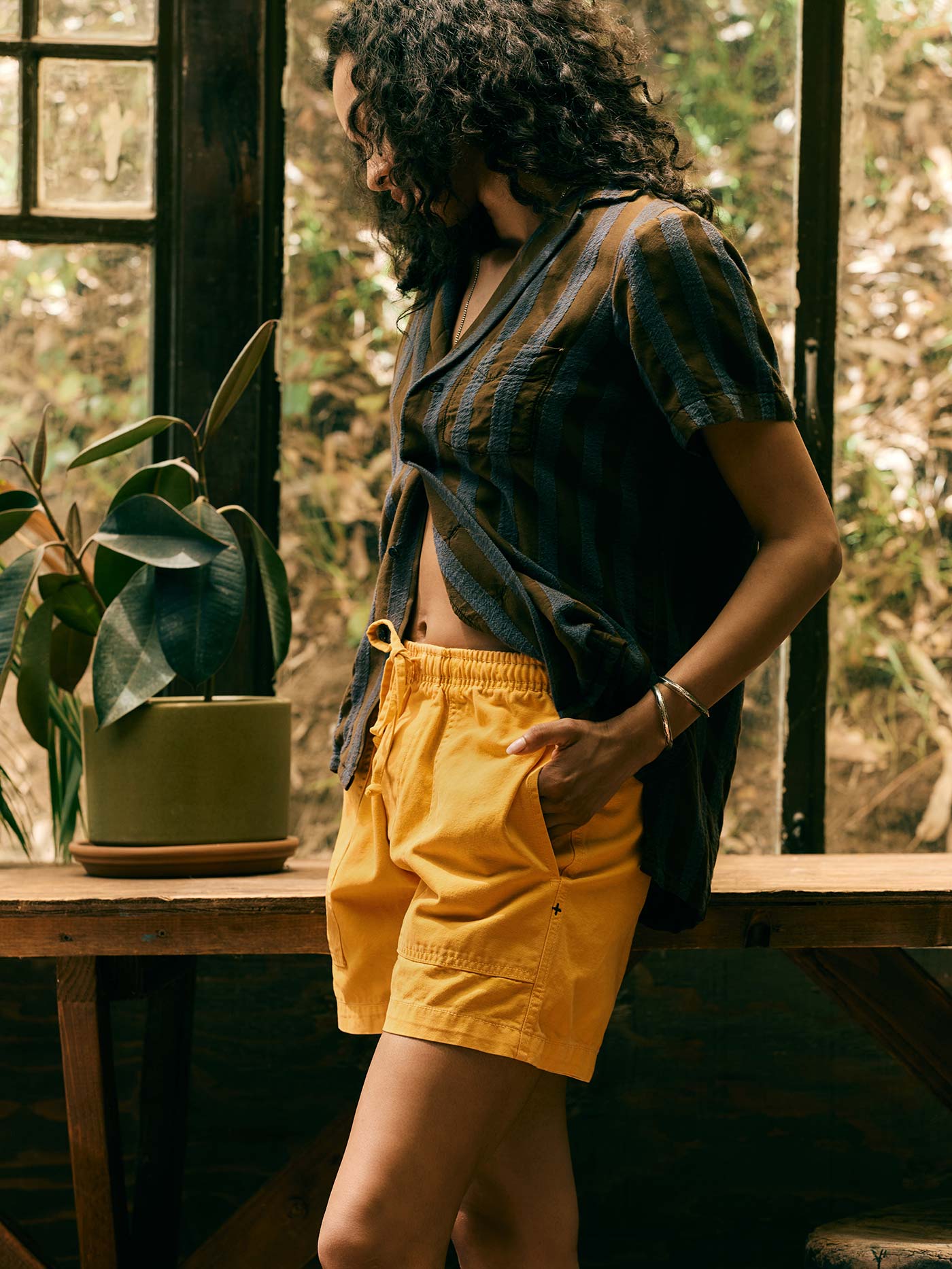 the canvas lounge short in marigold - Image 4