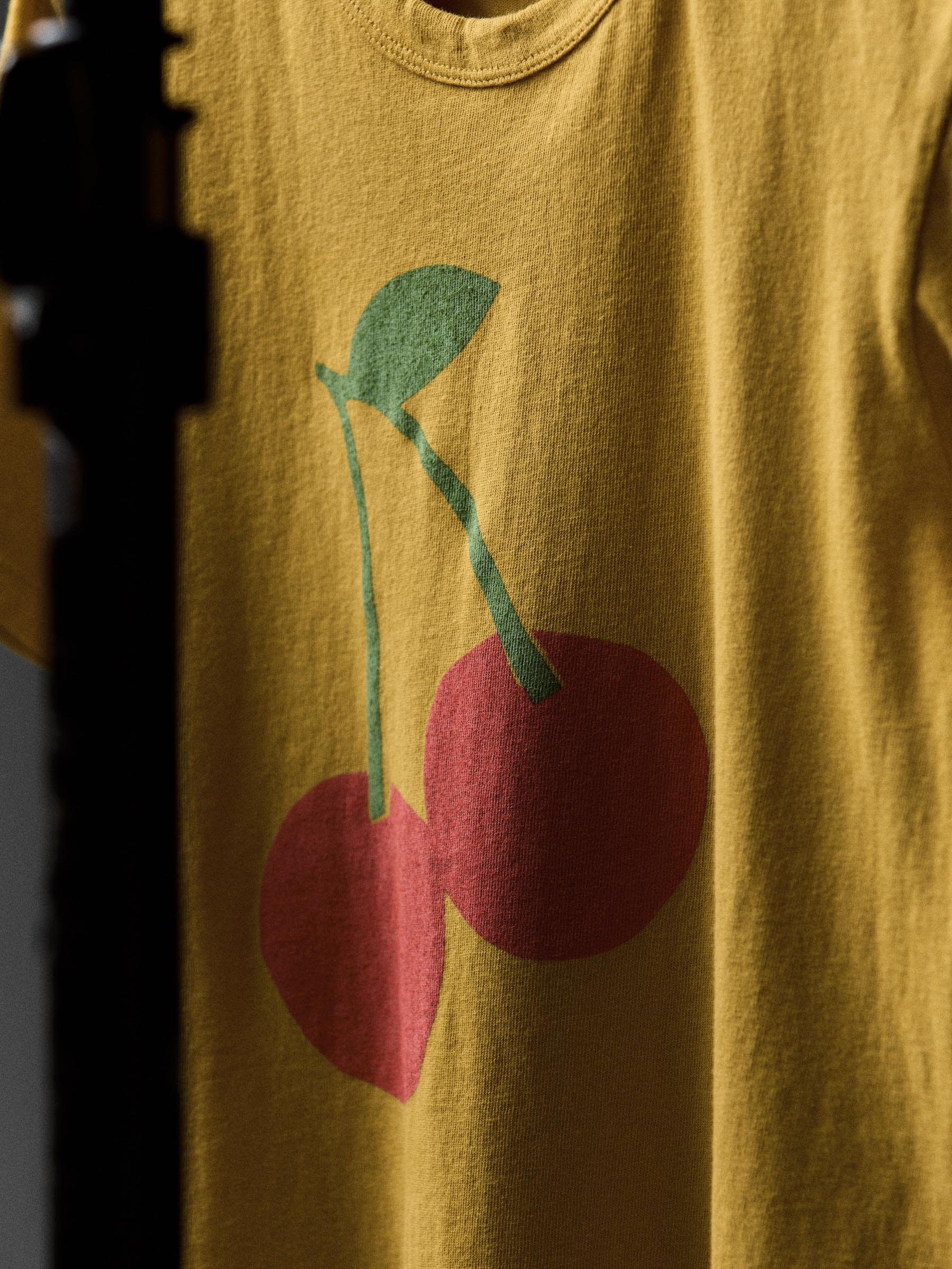 the "cherry" tee in gold - Image 2