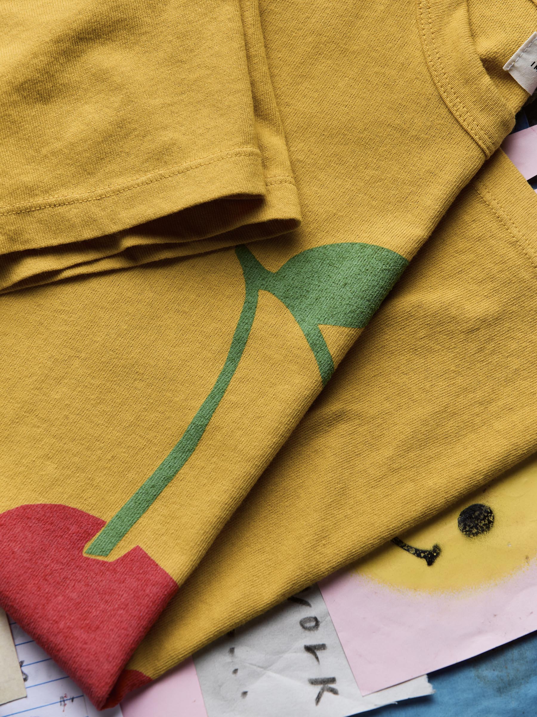 the "cherry" tee in gold - Image 4