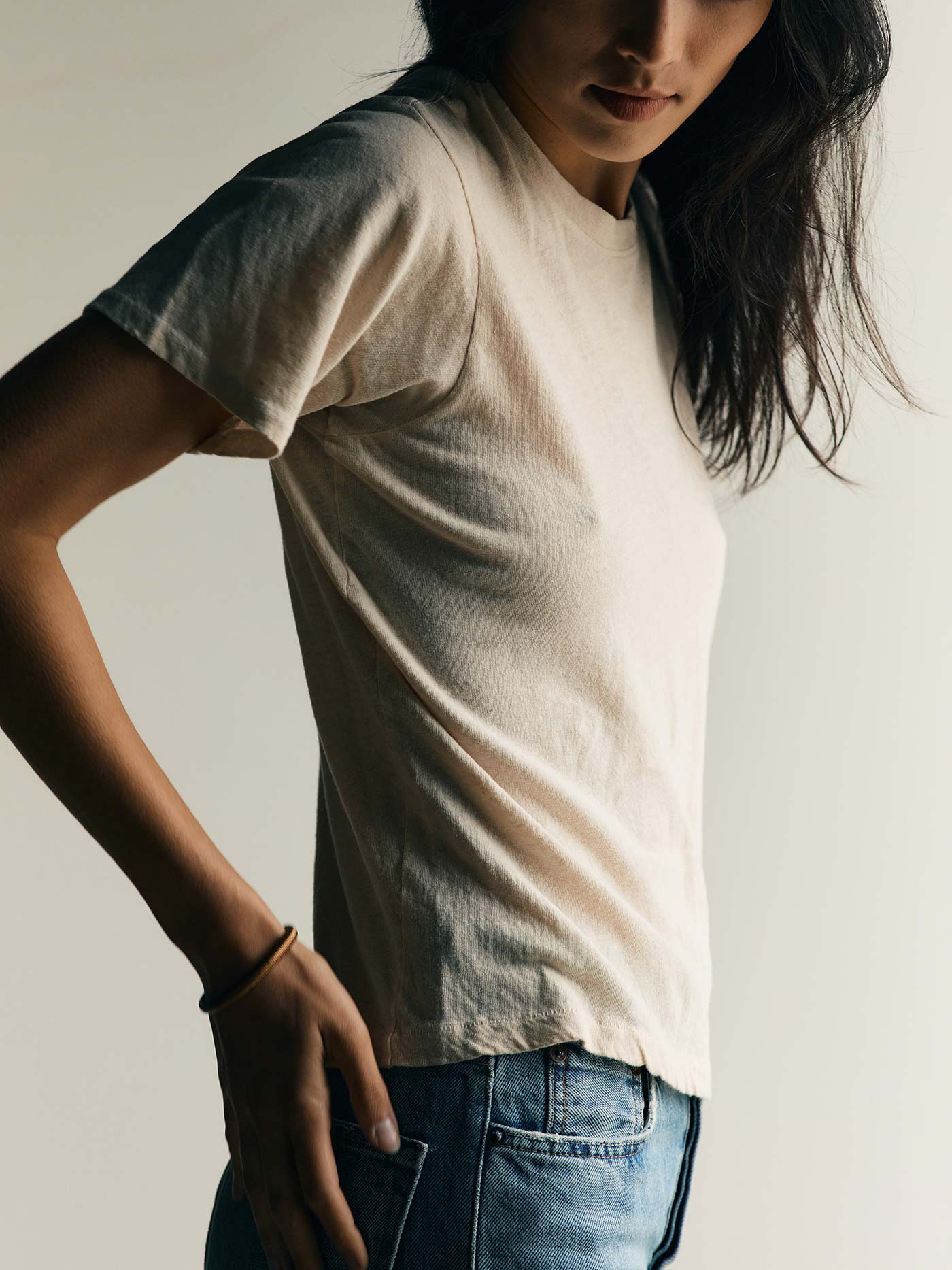 the cotton hemp tee in vintage white - Image 5