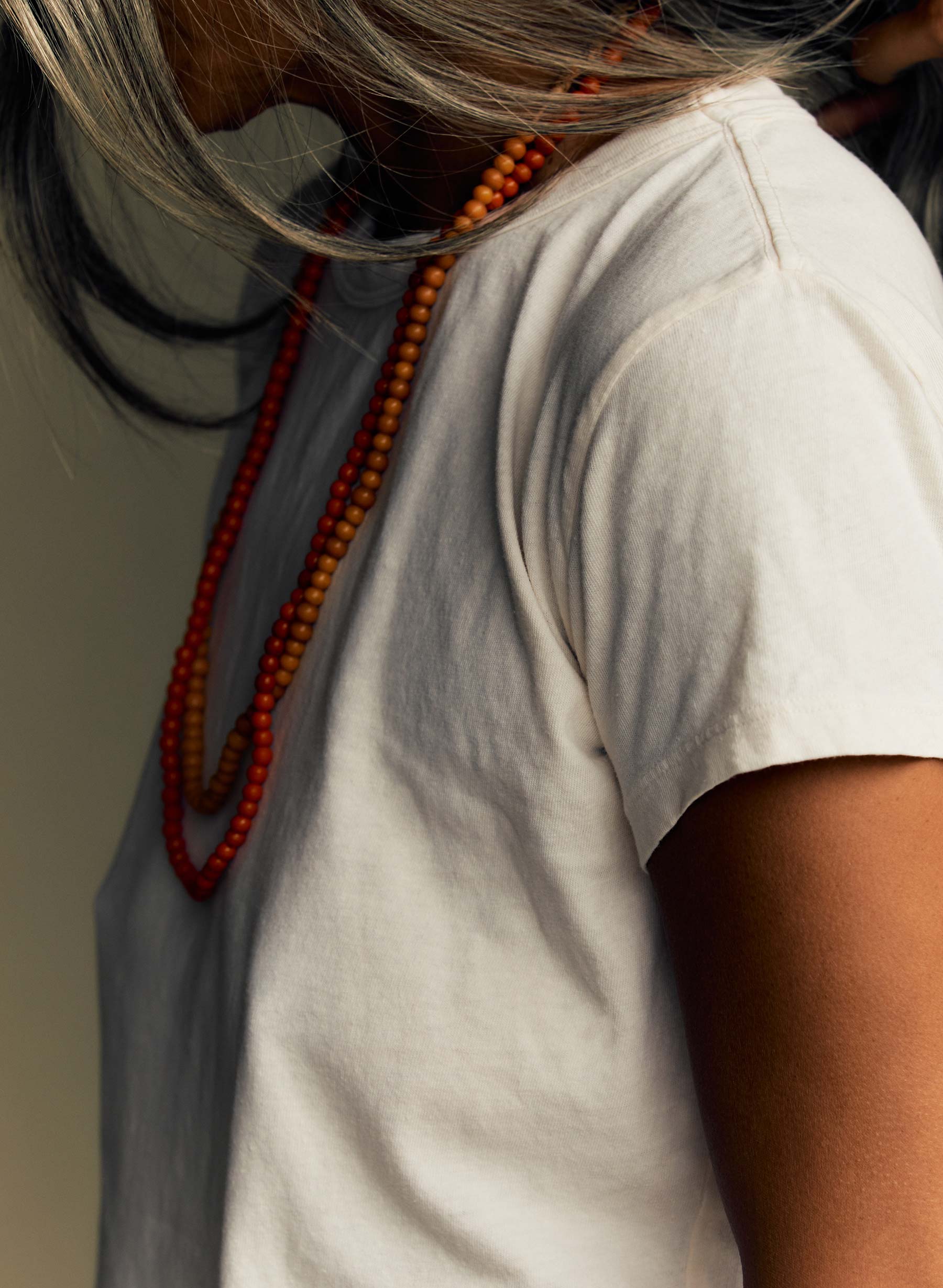 the drop tee in vintage white - Image 6