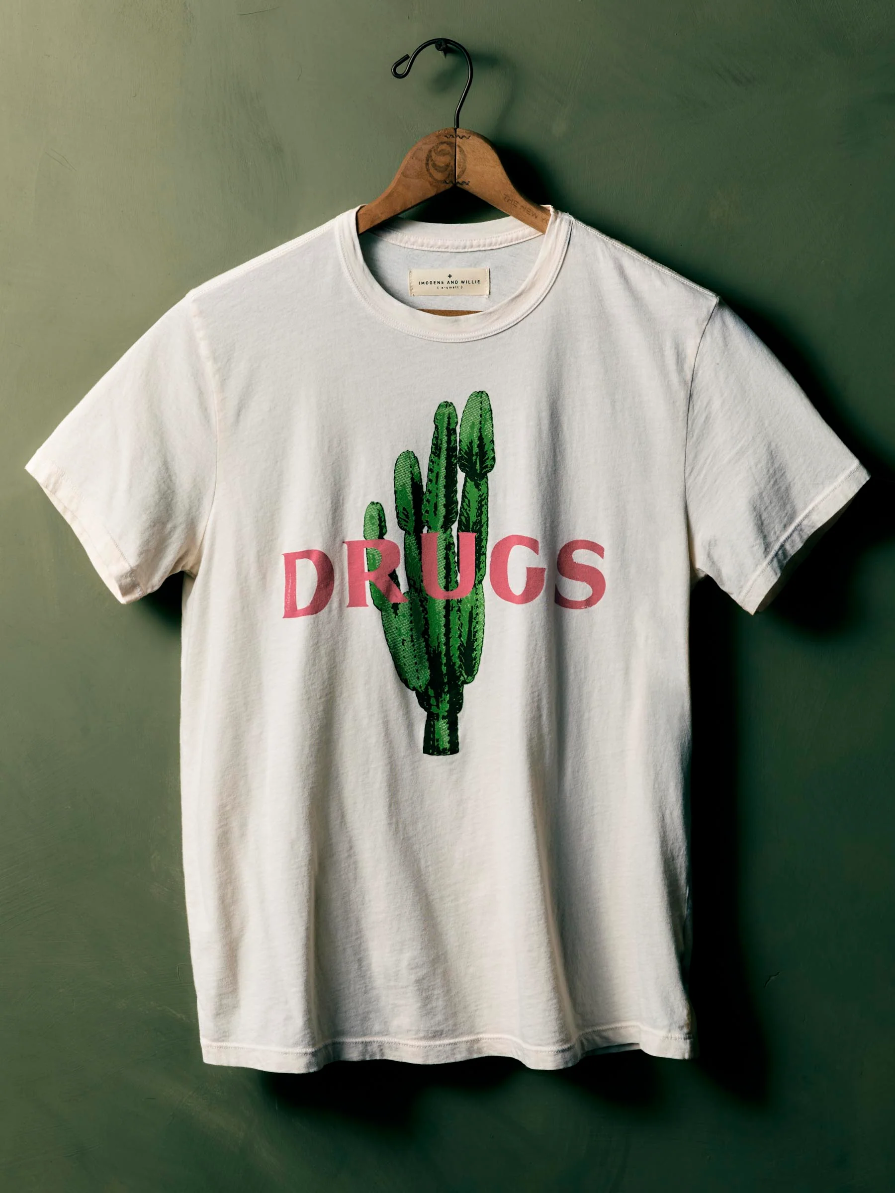 the "drugs" tee