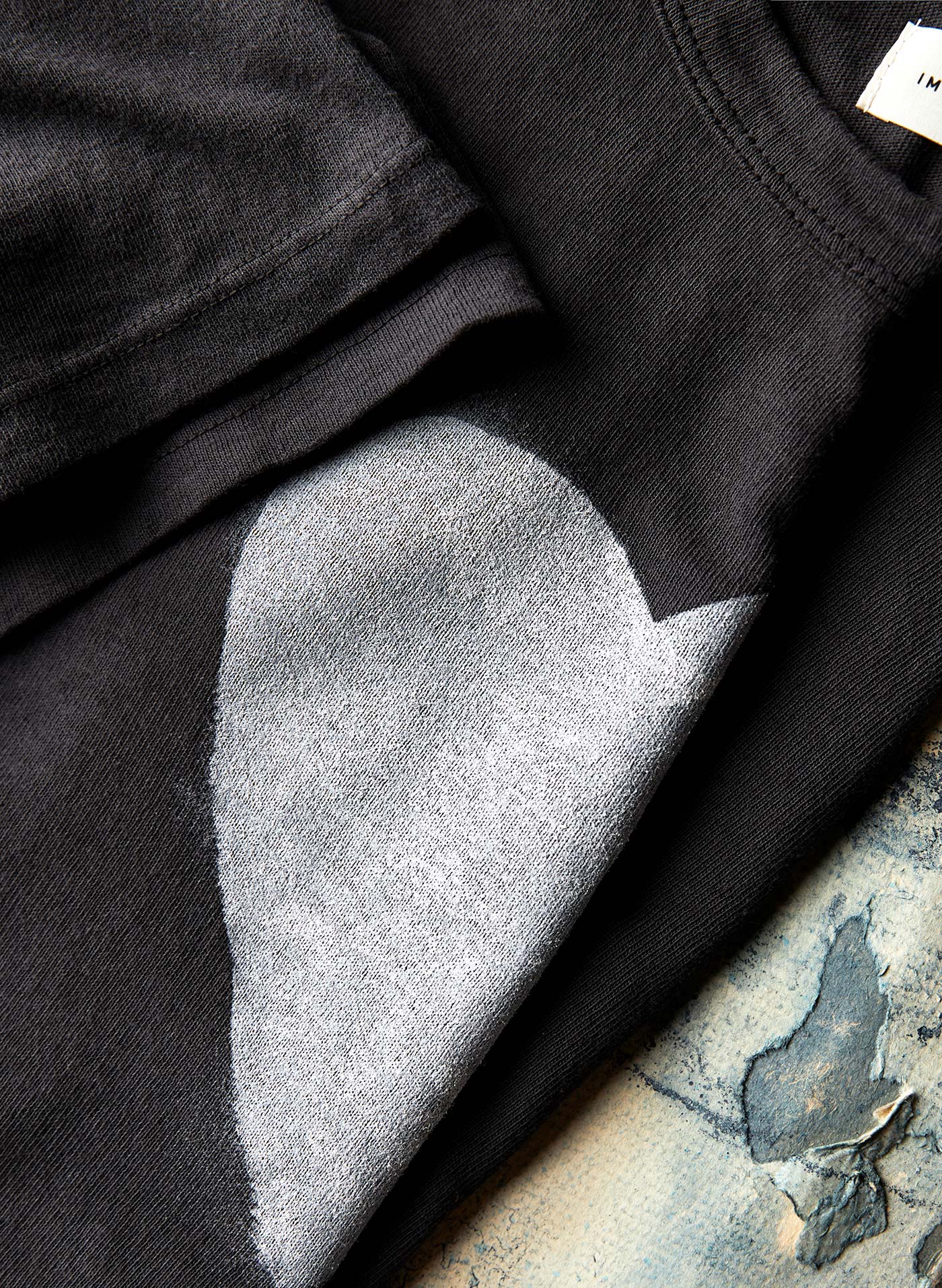 the "heart" tee in black - Image 2