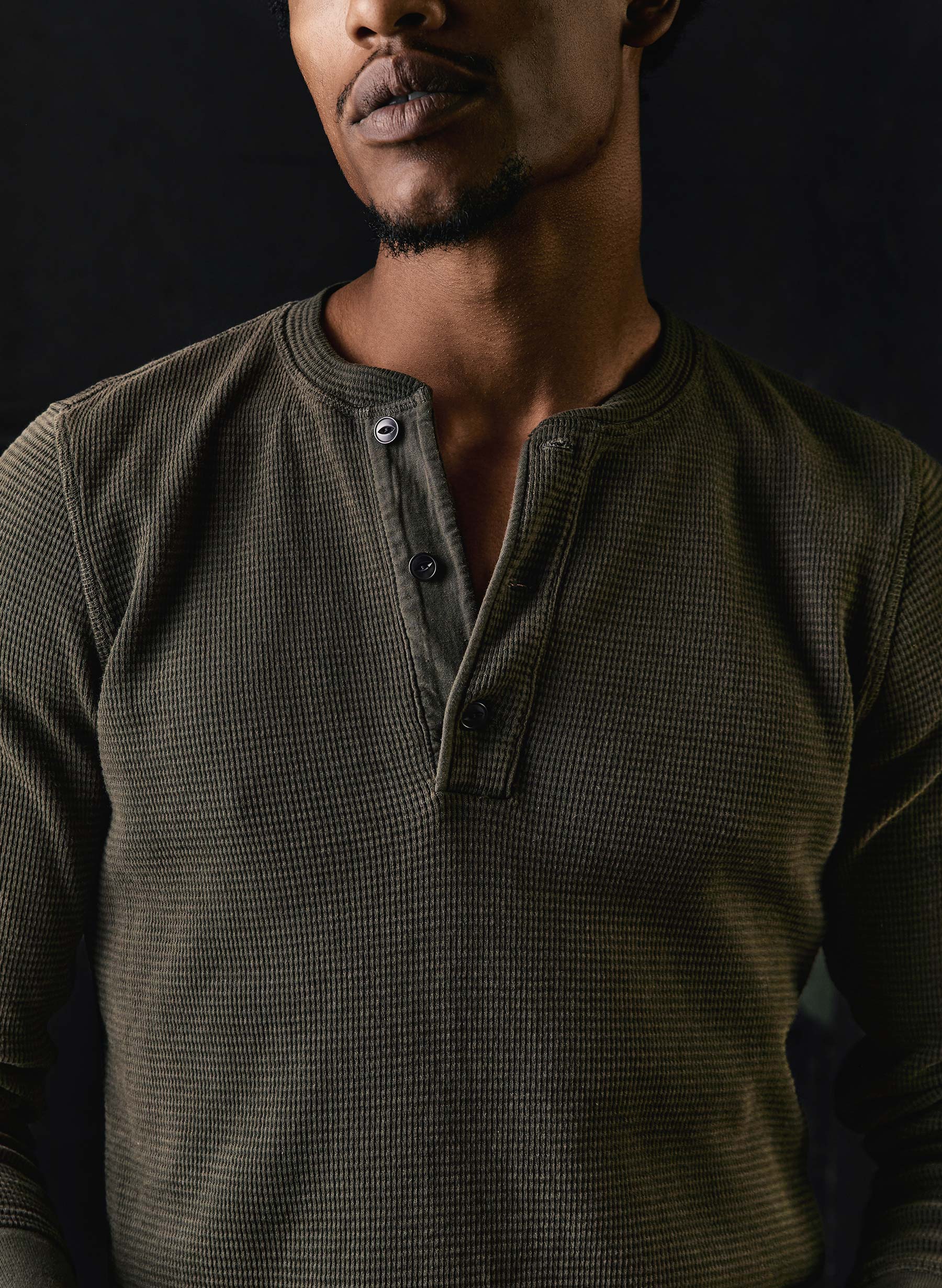 the knit waffle henley in forest - Image 5