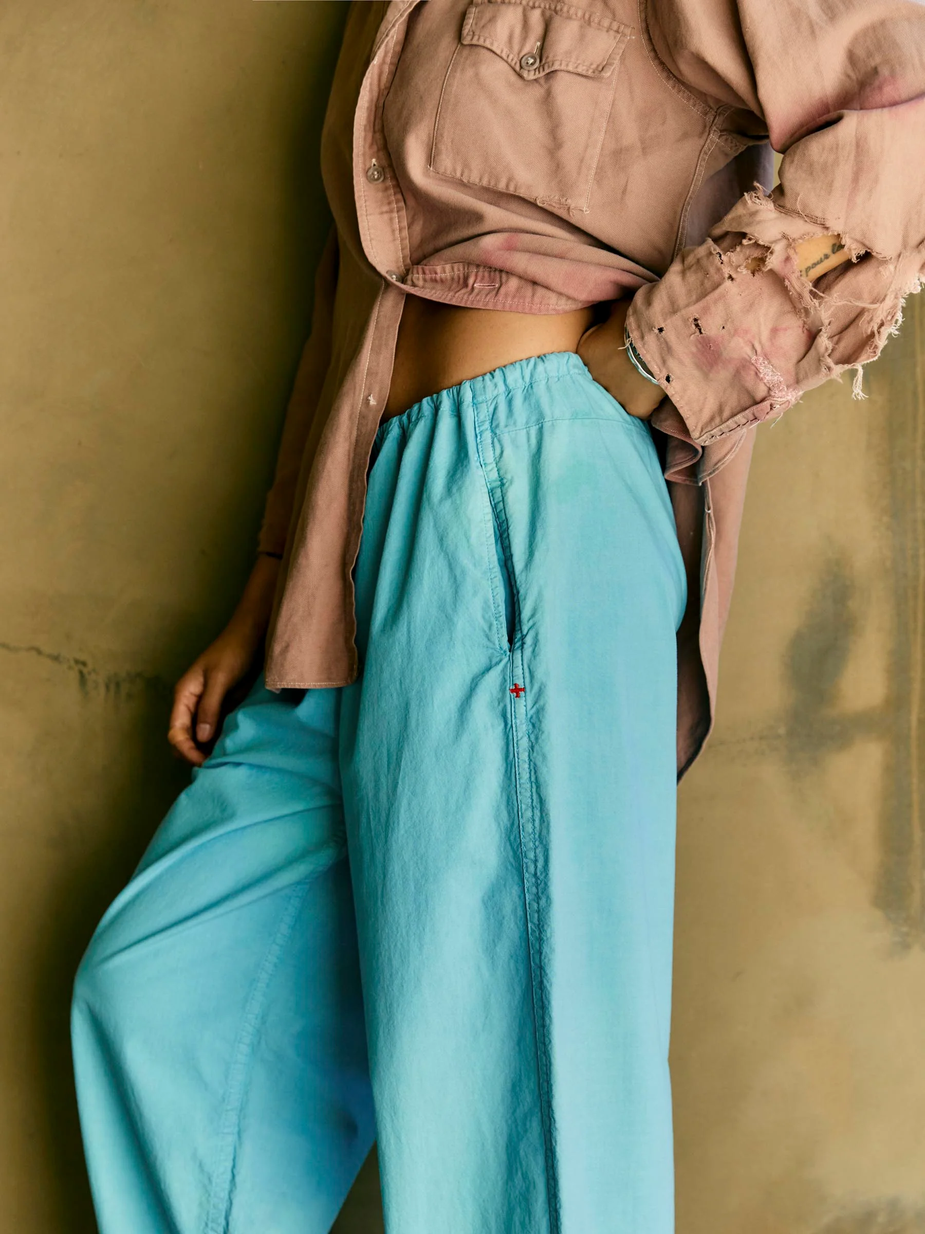 the lounge pant in aqua poplin - Image 6