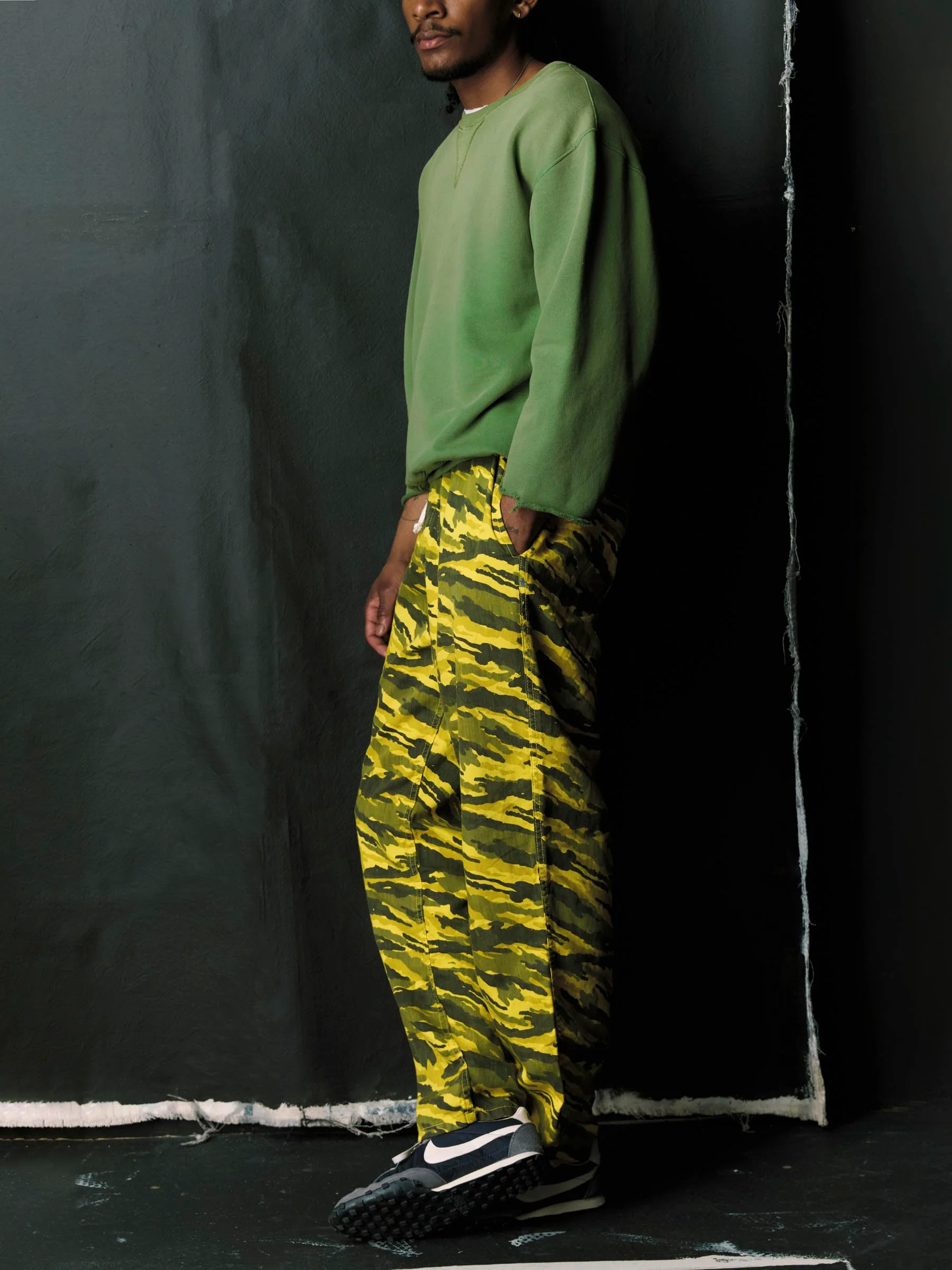 the lounge pant in brushstroke camo - Image 6