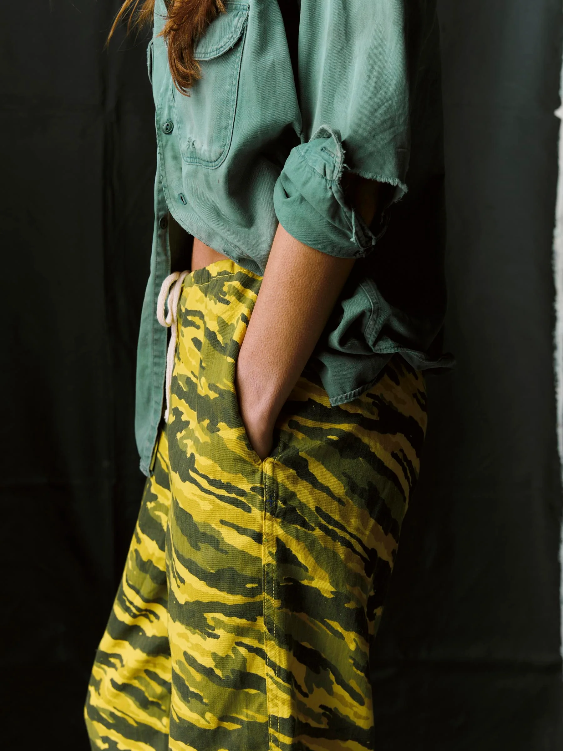 the lounge pant in brushstroke camo - Image 6