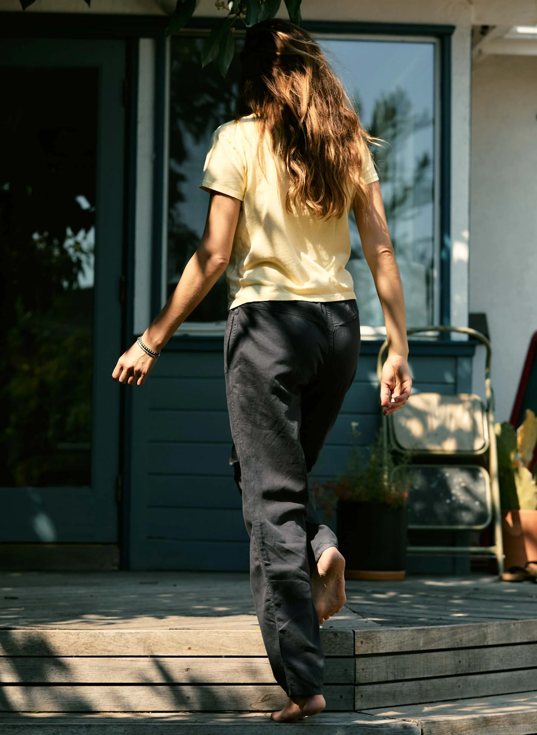 the lounge pant in faded black - Image 9