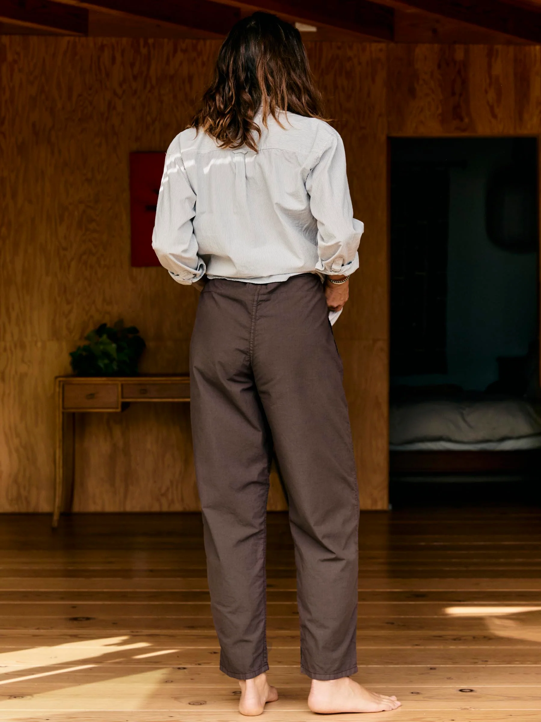the lounge pant in umber poplin - Image 6