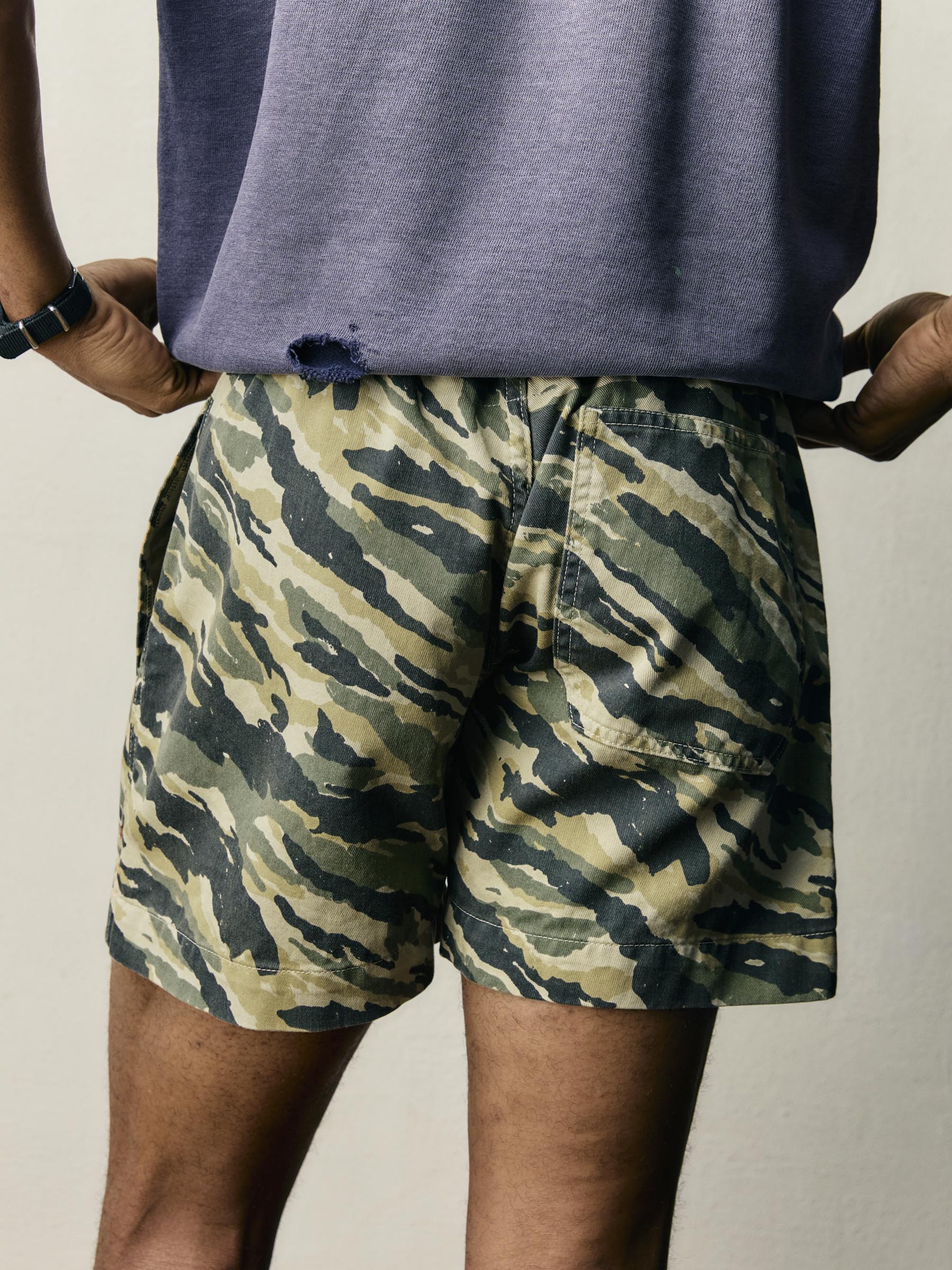 the lounge short in brushstroke camo - Image 4