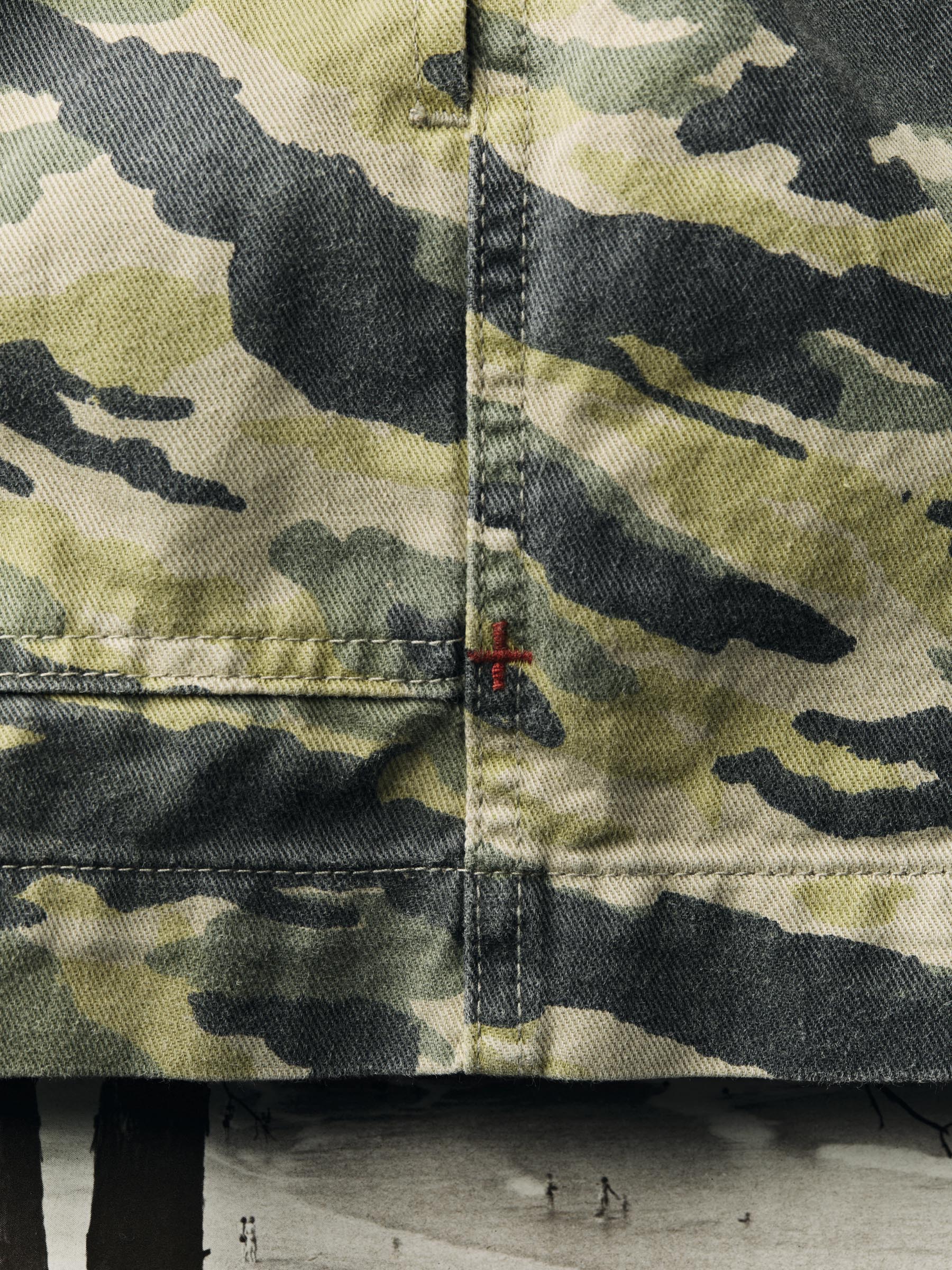 the lounge short in brushstroke camo - Image 6