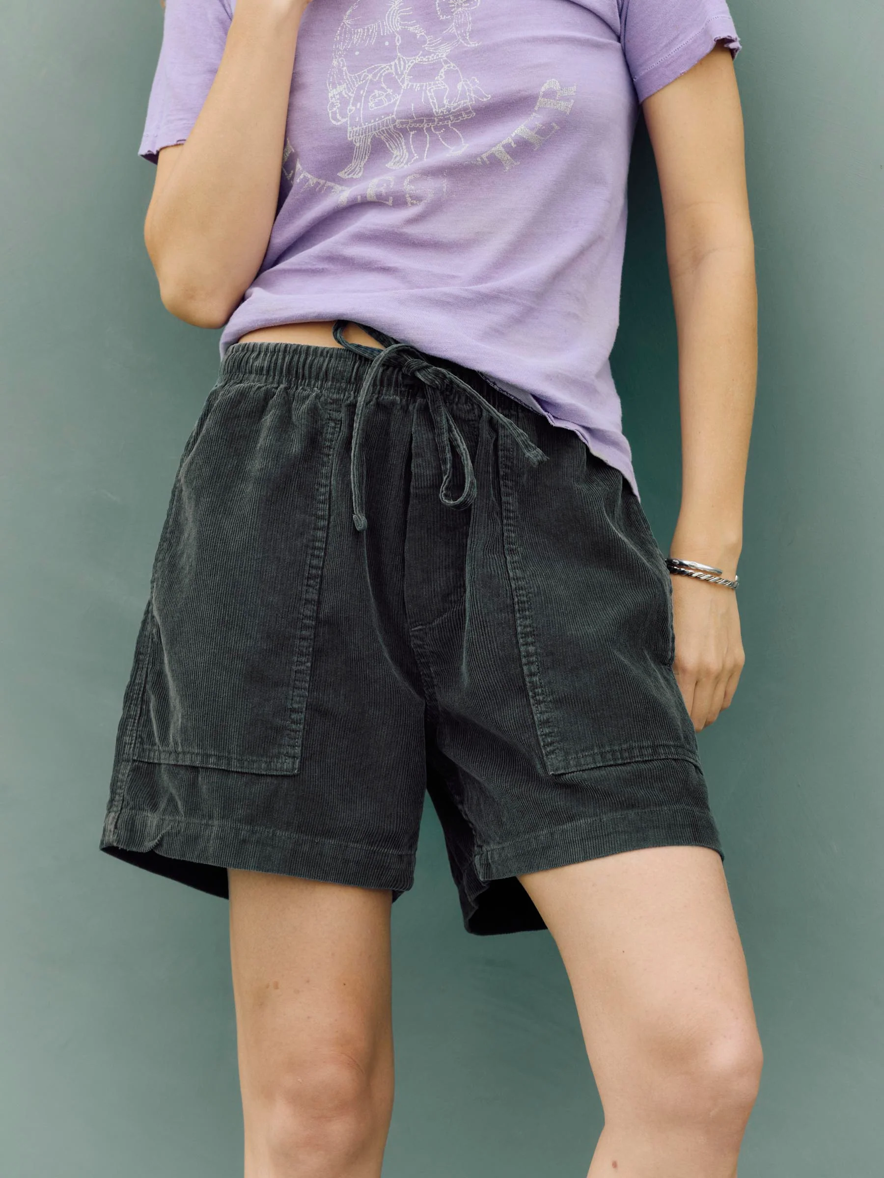 the lounge short in sunfaded black cord - Image 7