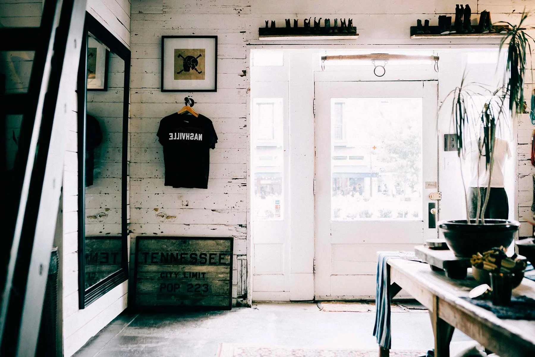 the "nashville" tee in black - Image 3