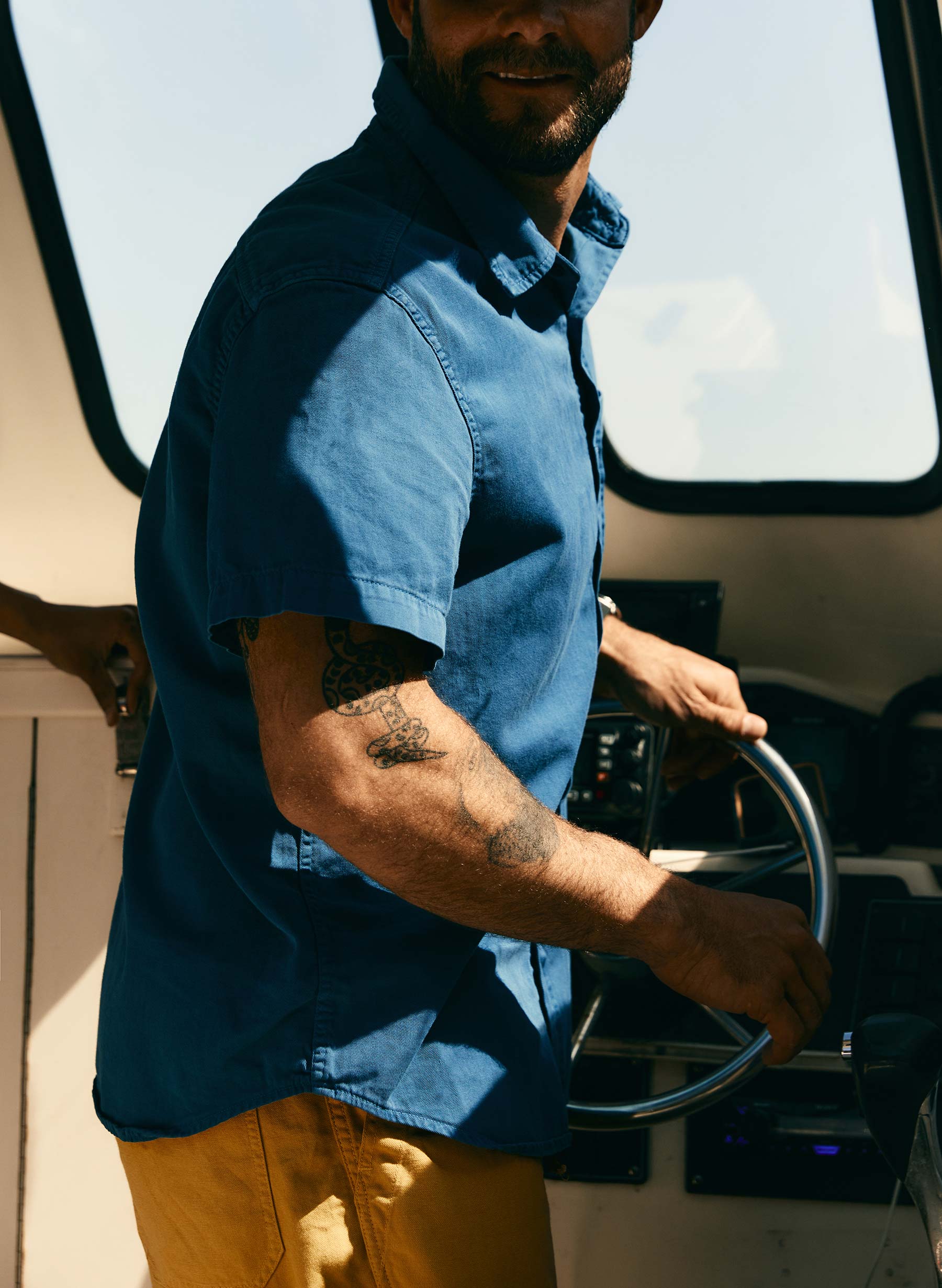 the whisper twill shirt in blue - Image 6